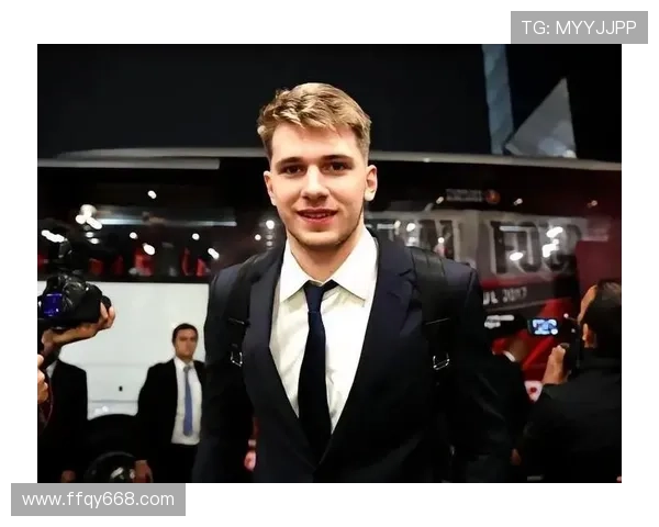 东契奇赞文班球技期待未来进步潜力无限